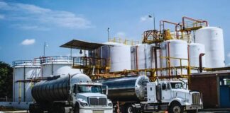 Empleos de Conductor de Camión en Campos Petroleros: Carreras Lucrativas en Transporte y Energía