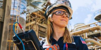 Empleos en Campos Petroleros: Rutas de Formación, Progresión Profesional y Oportunidades