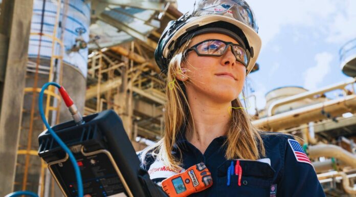 Empleos en Campos Petroleros: Rutas de Formación, Progresión Profesional y Oportunidades